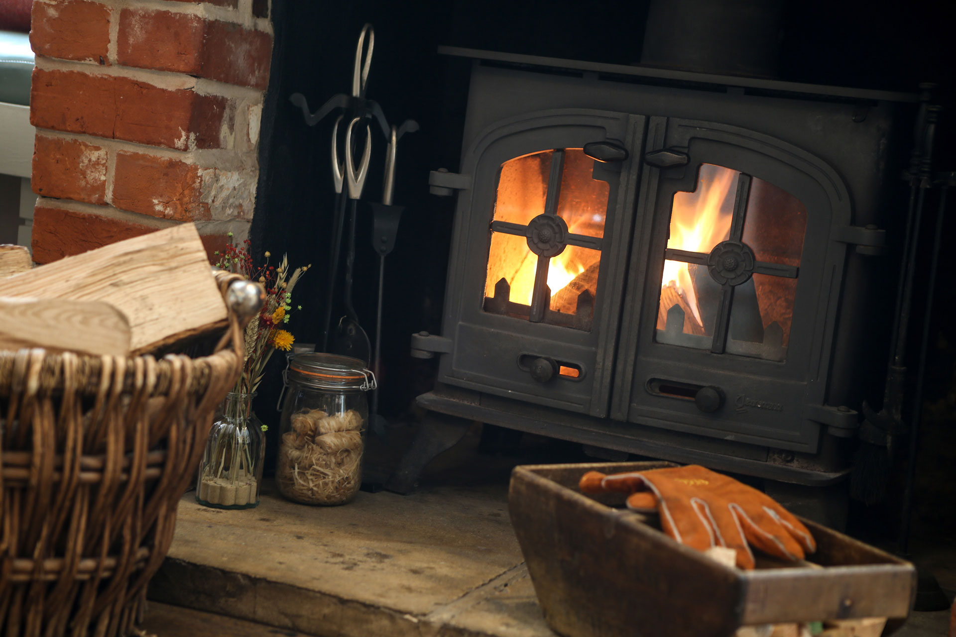 The Hoddington Arms - Contact